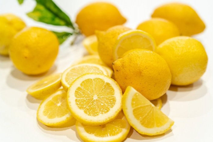 Manfaat Buah Lemon: Rahasia Kesehatan yang Menyegarkan