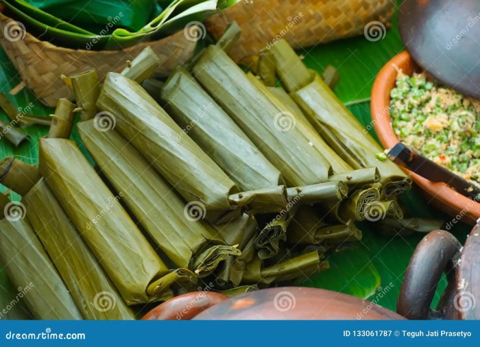 Rahasia Membuat Lontong Daun Pisang yang Kenyal