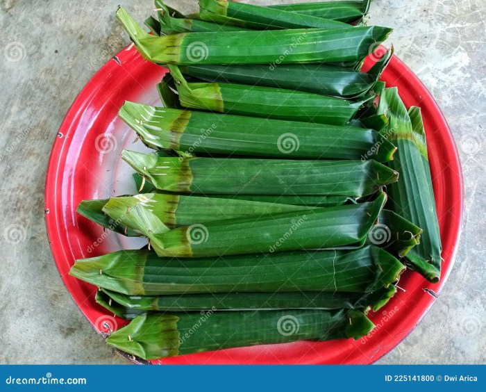 Rahasia Membuat Lontong Daun Pisang yang Kenyal